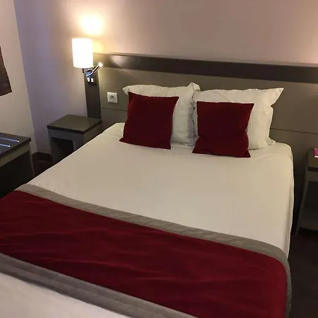 Akena Aeroport Charles De Gaulle - Witz 3* Saint-Witz