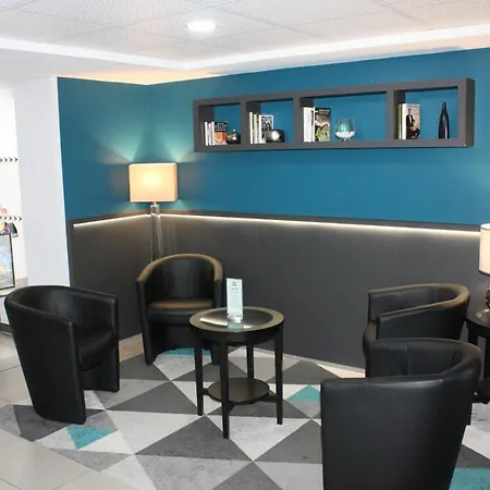 Akena Aeroport Charles De Gaulle - Witz 3* Saint-Witz