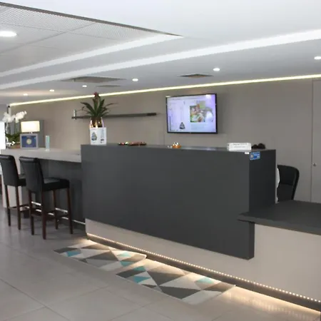 Akena Aeroport Charles De Gaulle - Witz Hotel Saint-Witz